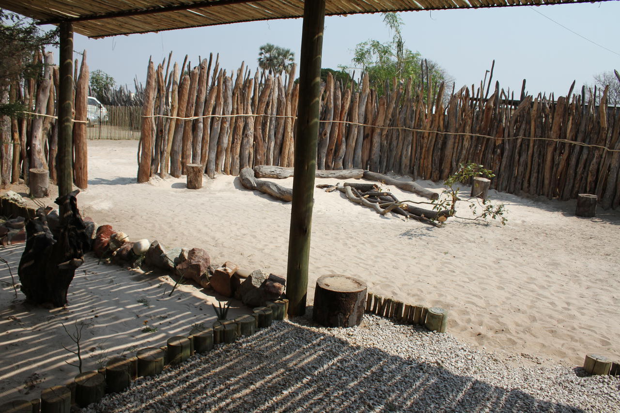 Ongula Village Homestead Lodge Omupumba Extérieur photo