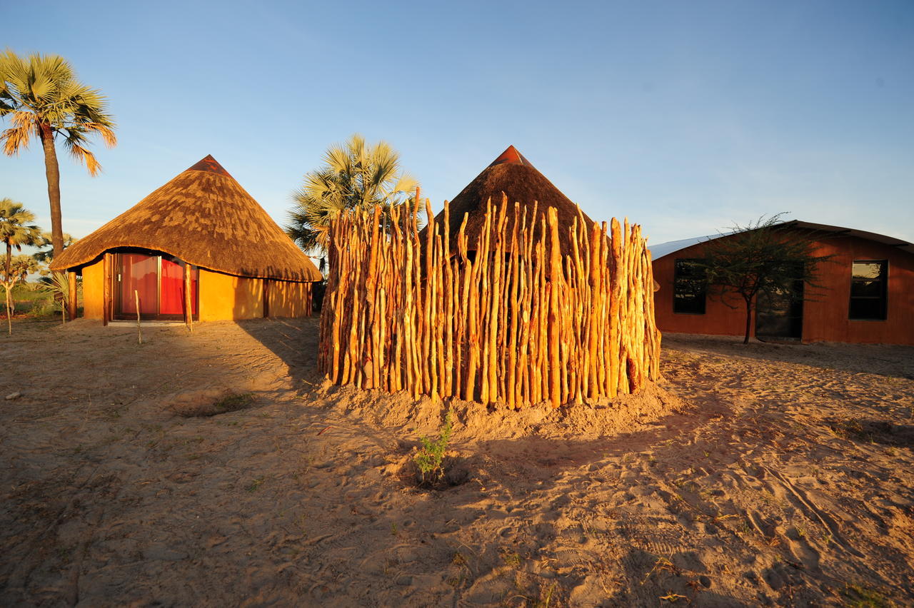 Ongula Village Homestead Lodge Omupumba Extérieur photo