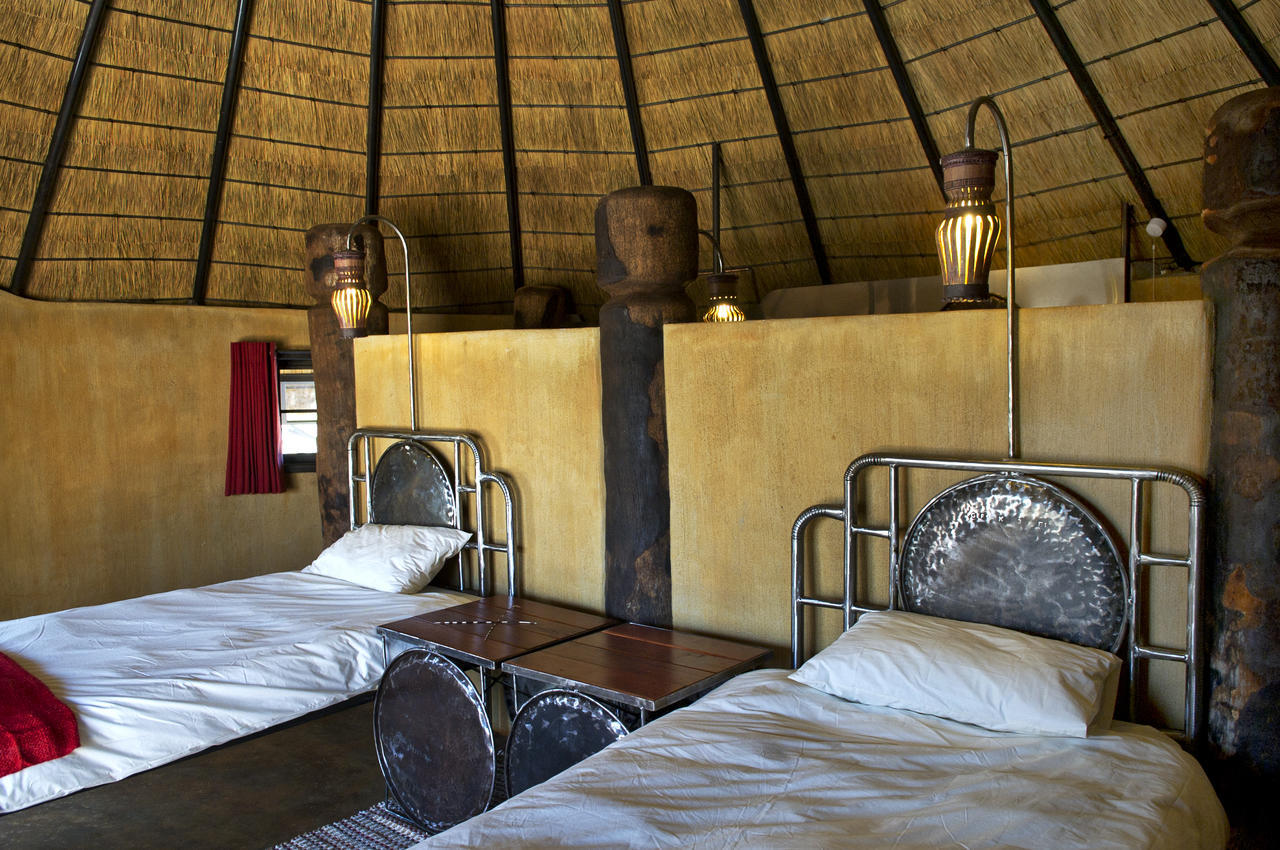 Ongula Village Homestead Lodge Omupumba Extérieur photo