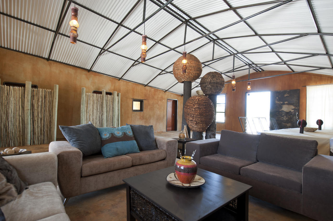 Ongula Village Homestead Lodge Omupumba Extérieur photo